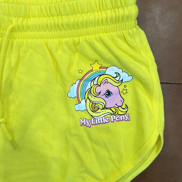NEW NWT My Little Pony Yellow Shorts Sweatshirt Size Medium - Picture 2 of 4